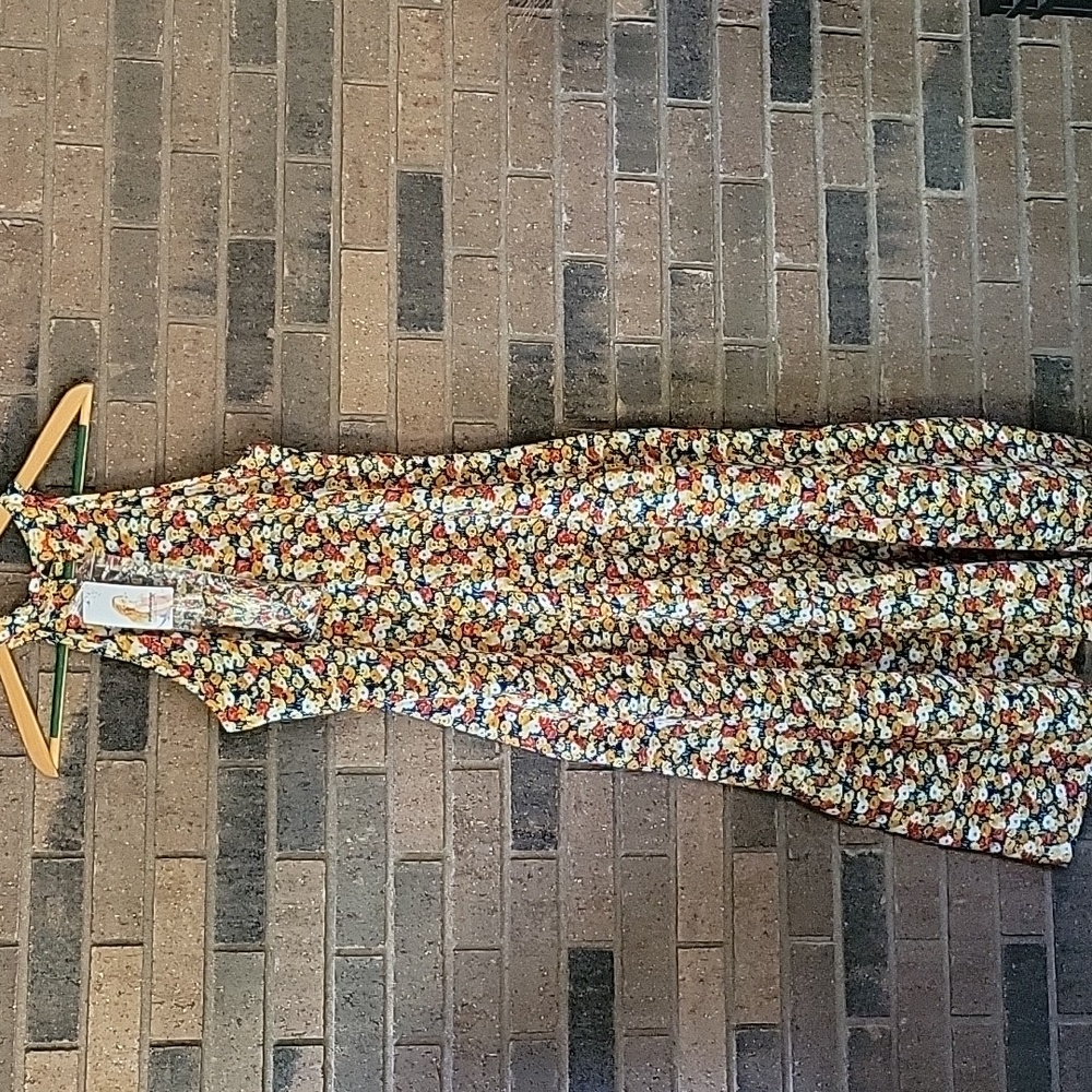 Pretty Garden multicolored halter fit and flare, swing dress. size M - Picture 2 of 16